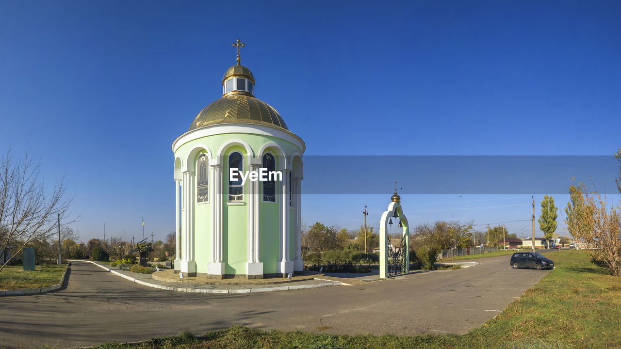 VIEW OF CATHEDRAL AGAINST CLEAR BLUE SKY