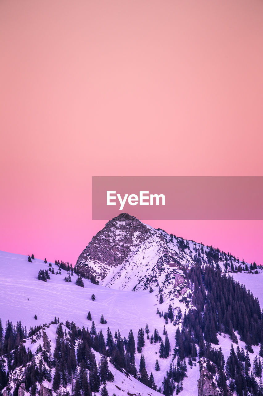 SCENIC VIEW OF SNOW COVERED MOUNTAIN AGAINST SKY