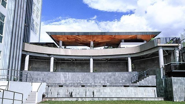 VIEW OF BUILT STRUCTURE AGAINST SKY