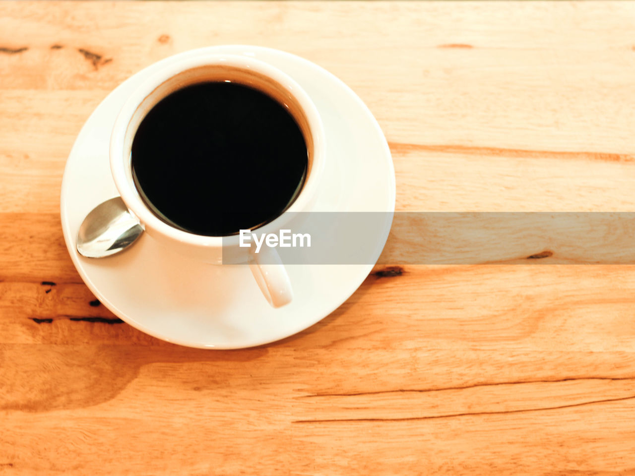 DIRECTLY ABOVE SHOT OF BLACK COFFEE CUP WITH TEA