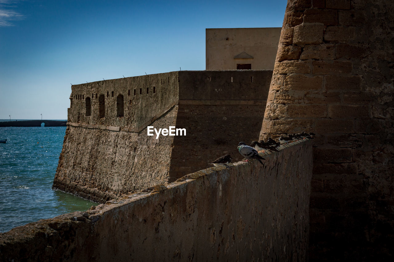 VIEW OF FORT AGAINST CLEAR SKY