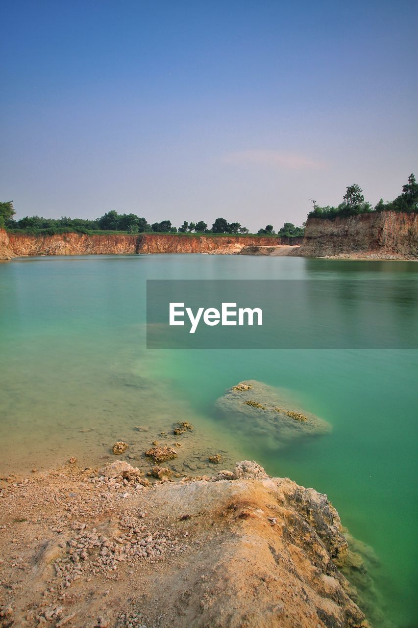 SCENIC VIEW OF SEA AGAINST CLEAR SKY