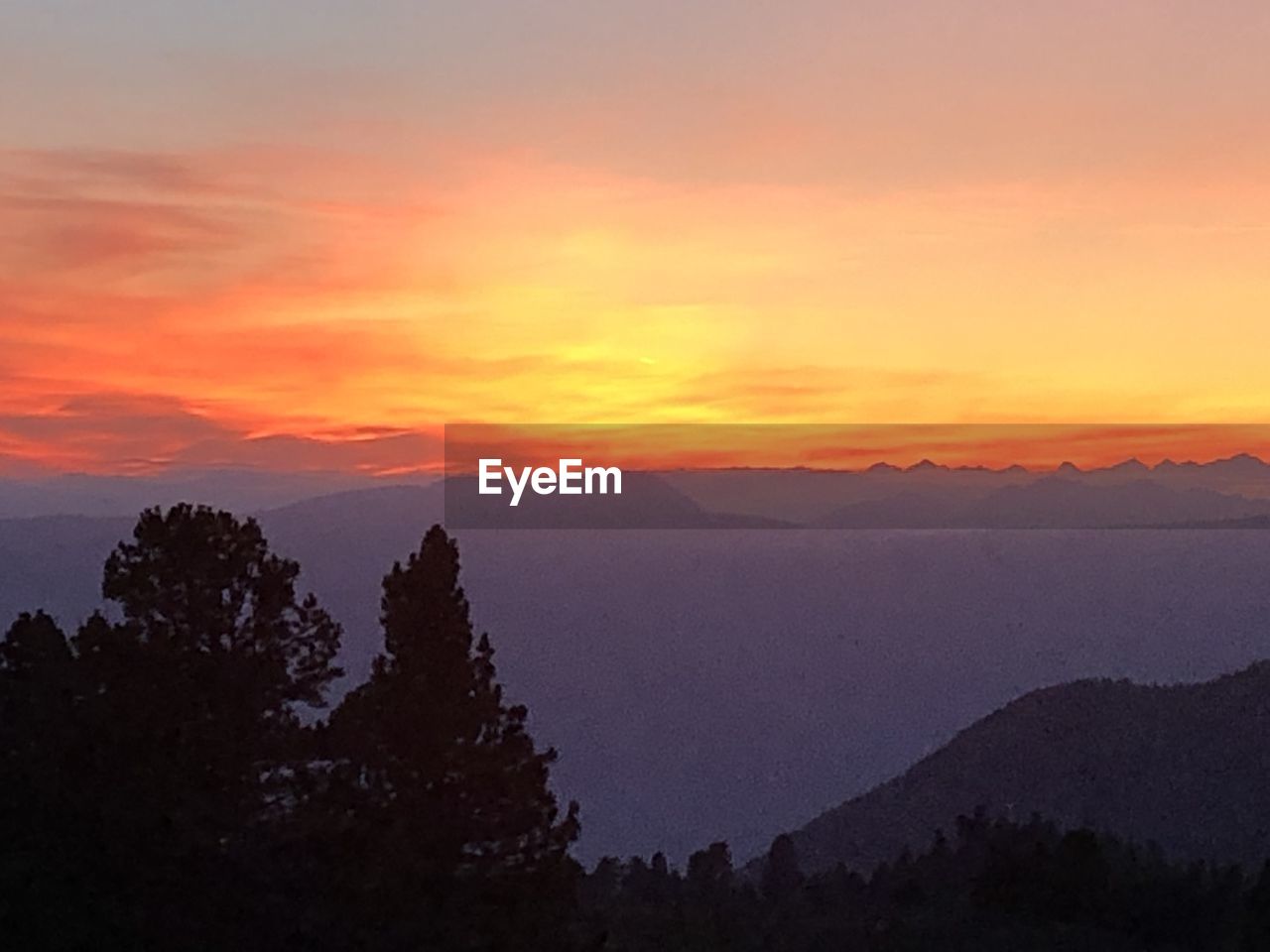 SCENIC VIEW OF SILHOUETTE MOUNTAINS AGAINST SKY DURING SUNSET