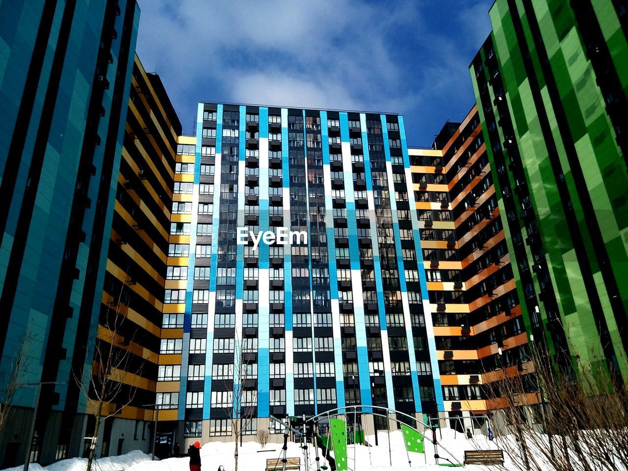 LOW ANGLE VIEW OF MODERN OFFICE BUILDINGS AGAINST SKY