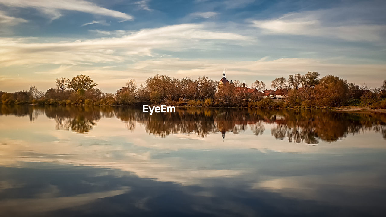 SCENIC VIEW OF LAKE BY TREES AGAINST SKY