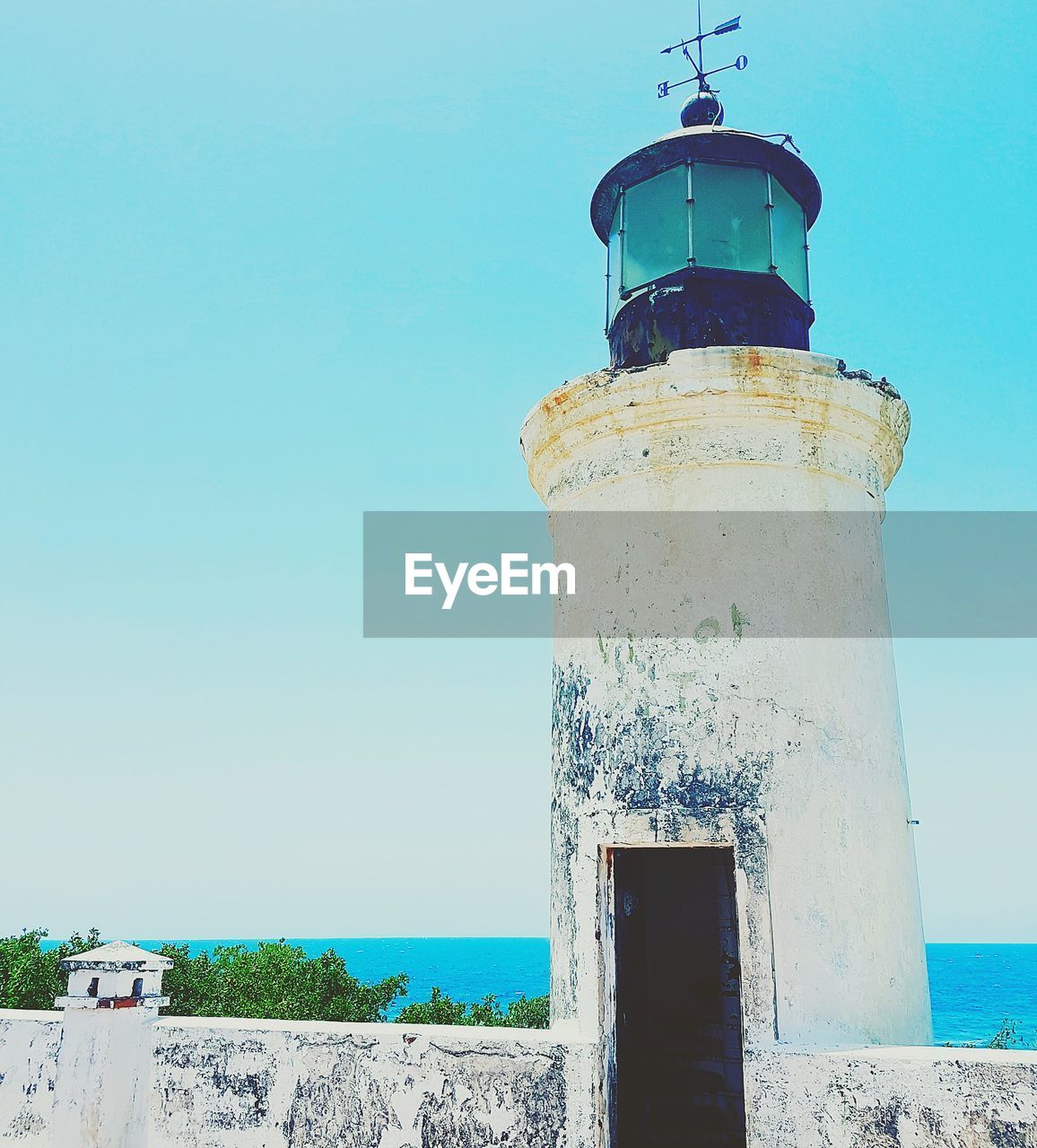 LOW ANGLE VIEW OF LIGHTHOUSE AGAINST SKY