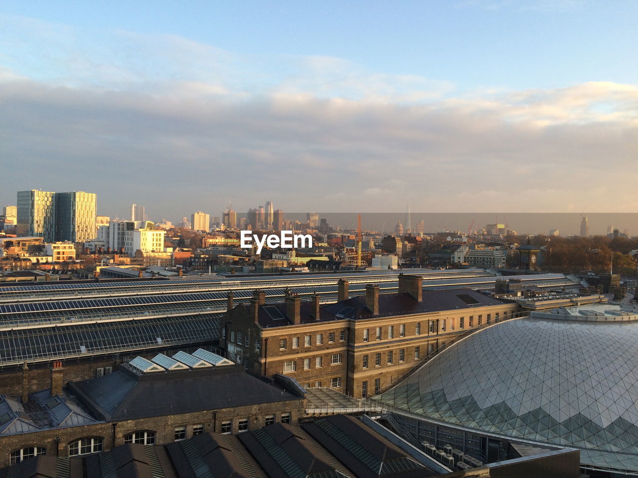 VIEW OF CITYSCAPE AGAINST SKY