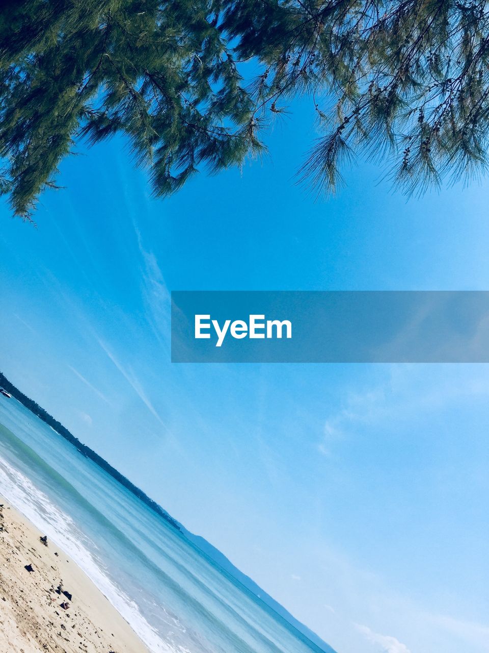 SCENIC VIEW OF SEA AGAINST BLUE SKY