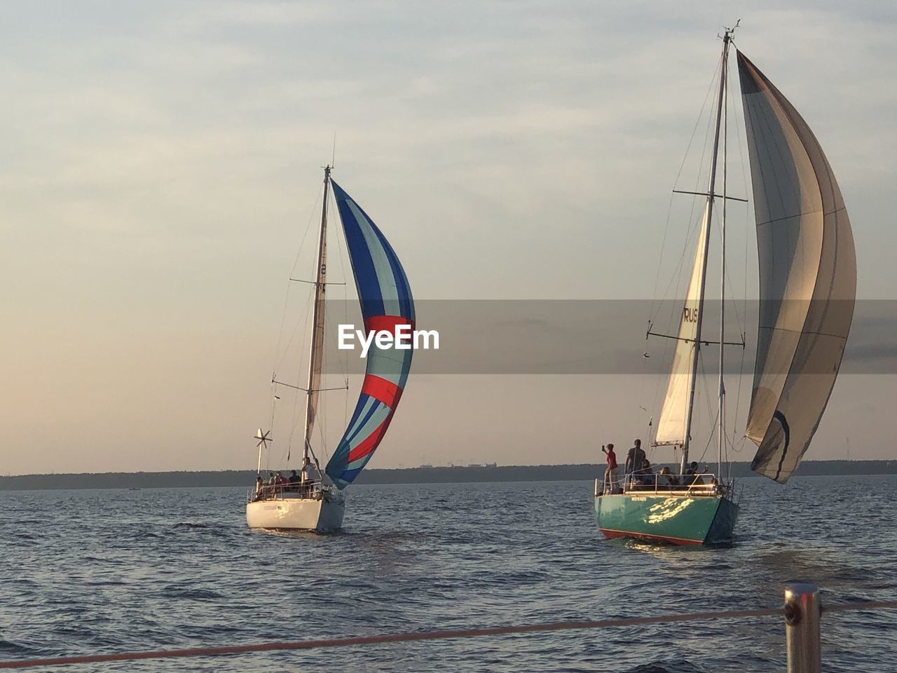 SAILBOAT ON SEA AGAINST SKY