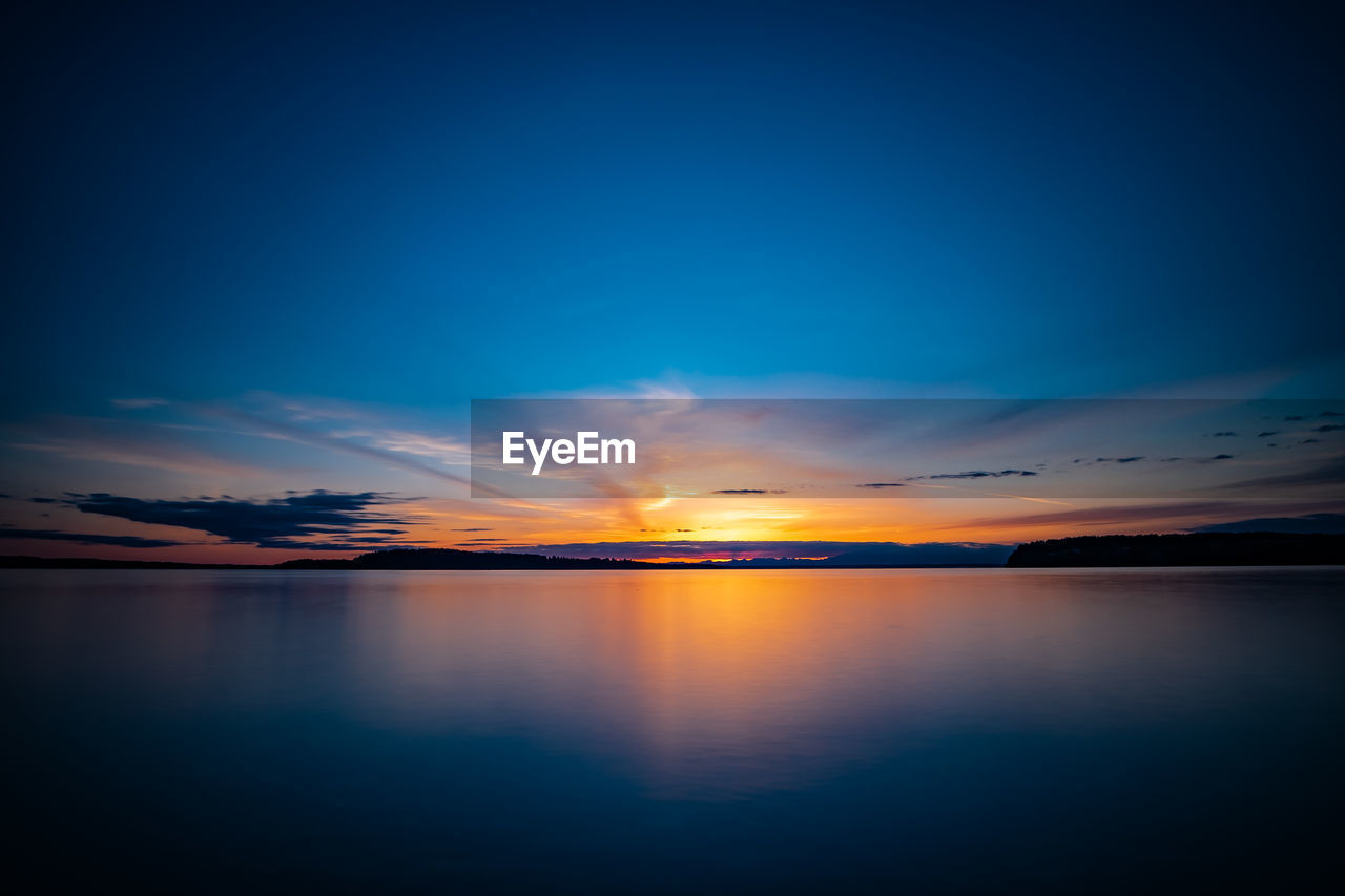 SCENIC VIEW OF SEA AGAINST SKY AT SUNSET