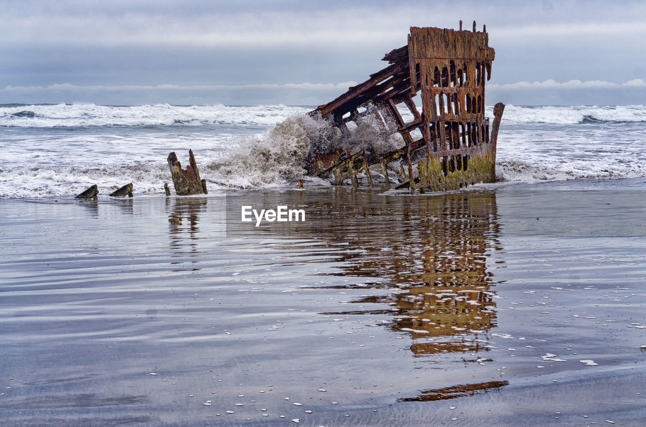 Peter iredale ship remains
