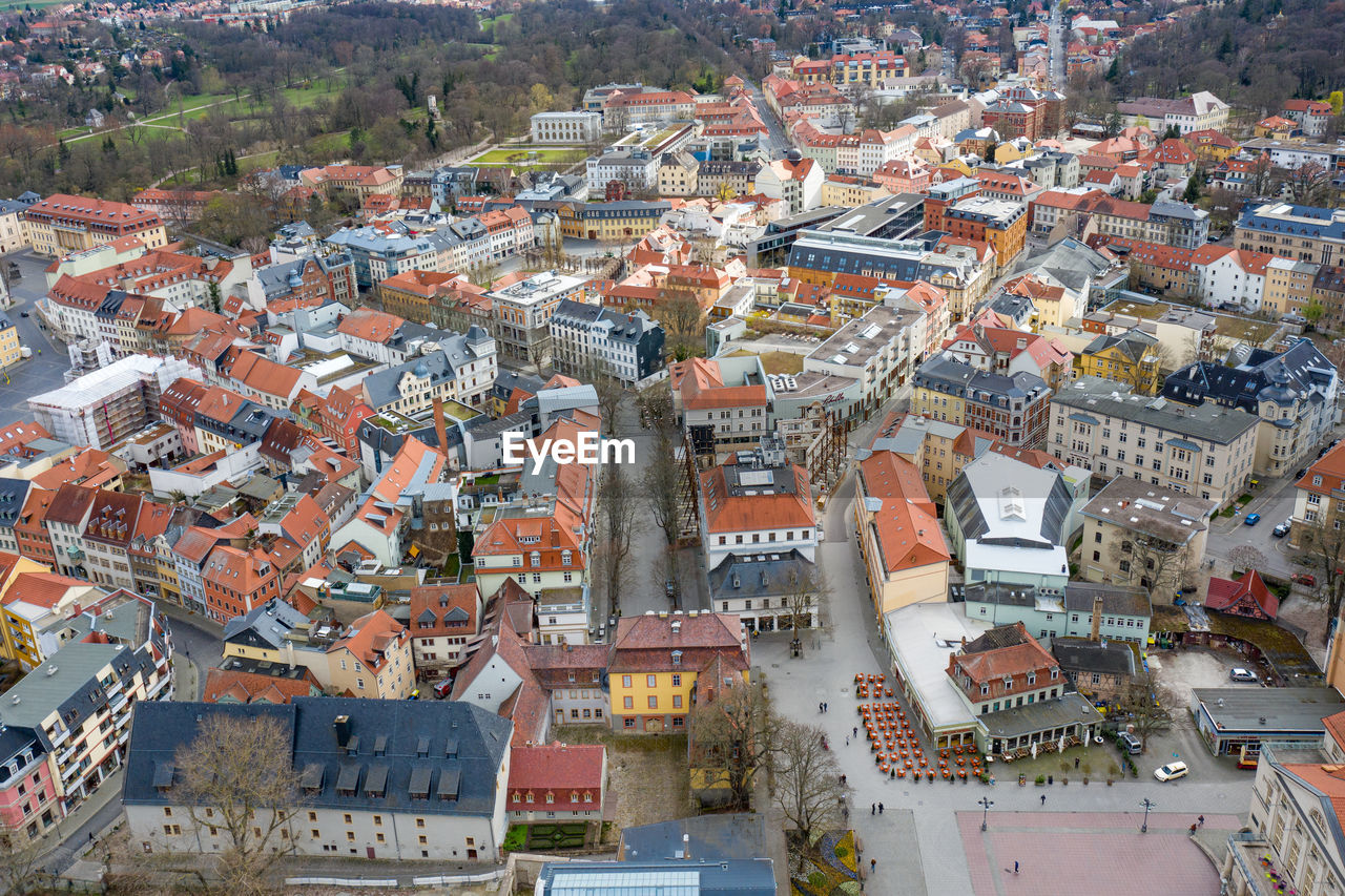 HIGH ANGLE VIEW OF BUILDINGS IN TOWN