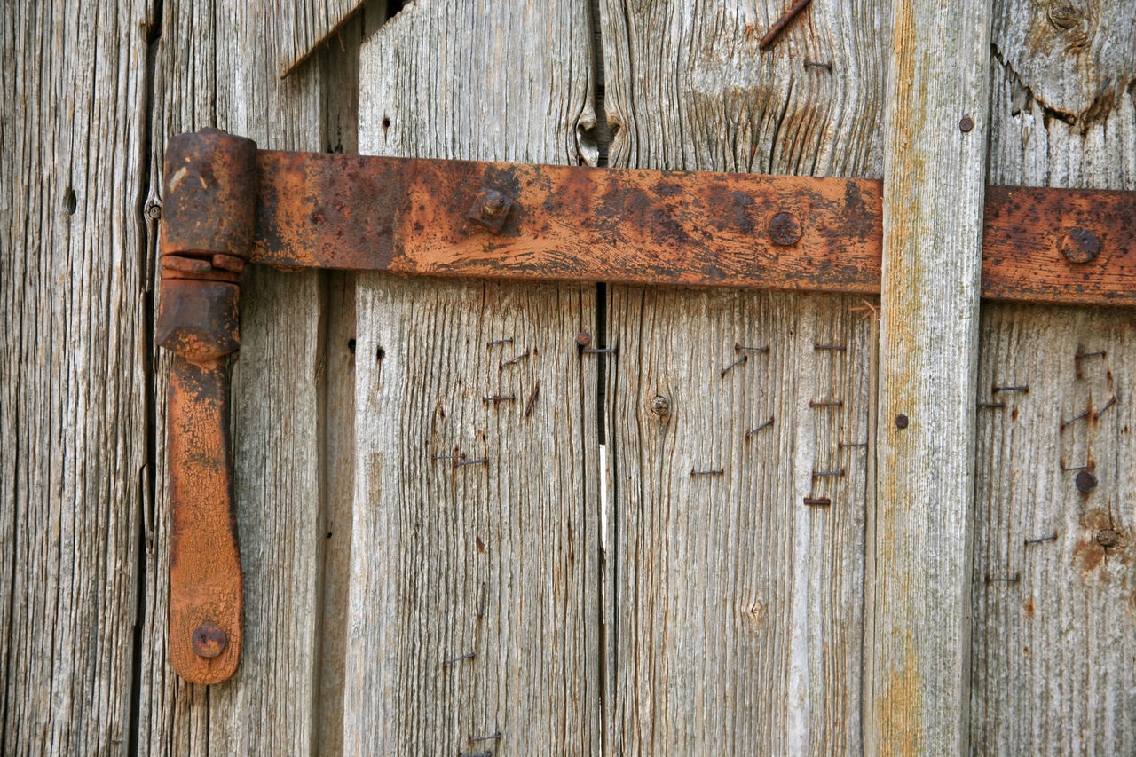 CLOSE-UP OF OLD RUSTY DOOR