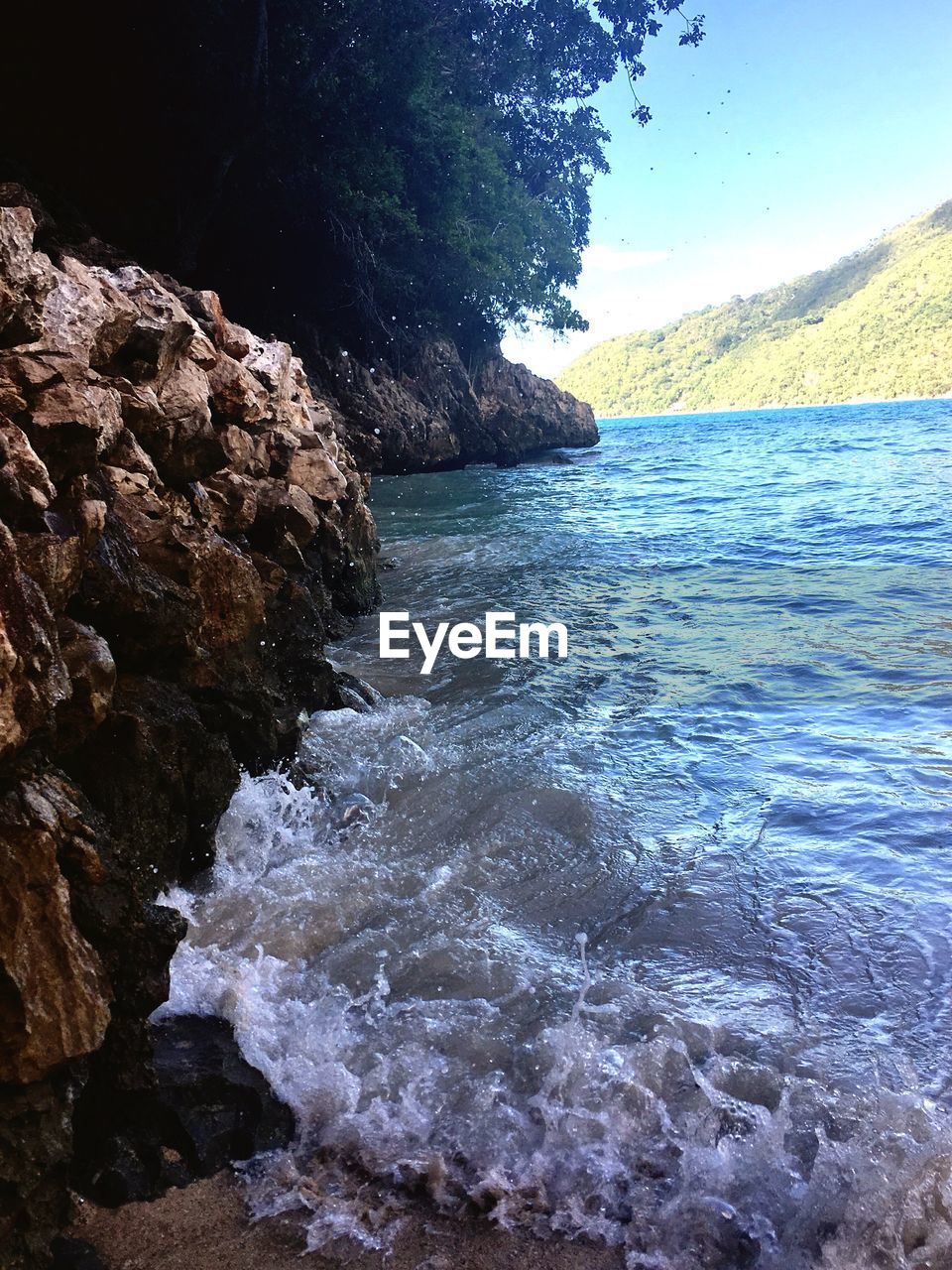 VIEW OF SEA AGAINST BLUE SKY