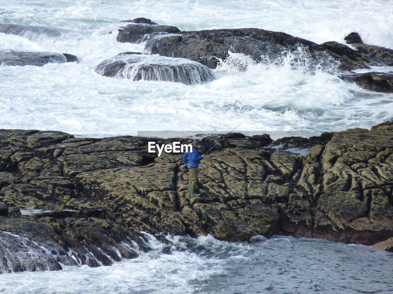 Fisherman on the savaje sea