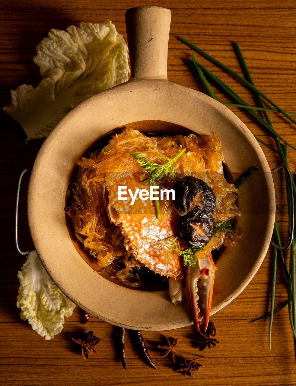 HIGH ANGLE VIEW OF MEAL SERVED IN BOWL