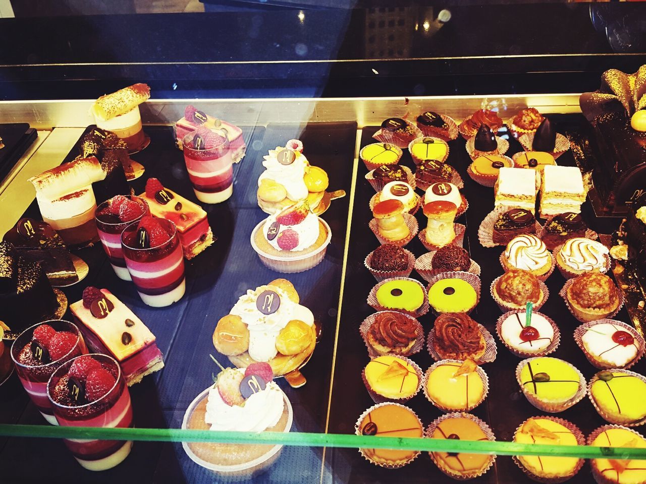 HIGH ANGLE VIEW OF CUPCAKES ON SHELF