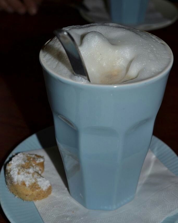 CLOSE-UP OF PASTRY ON TABLE