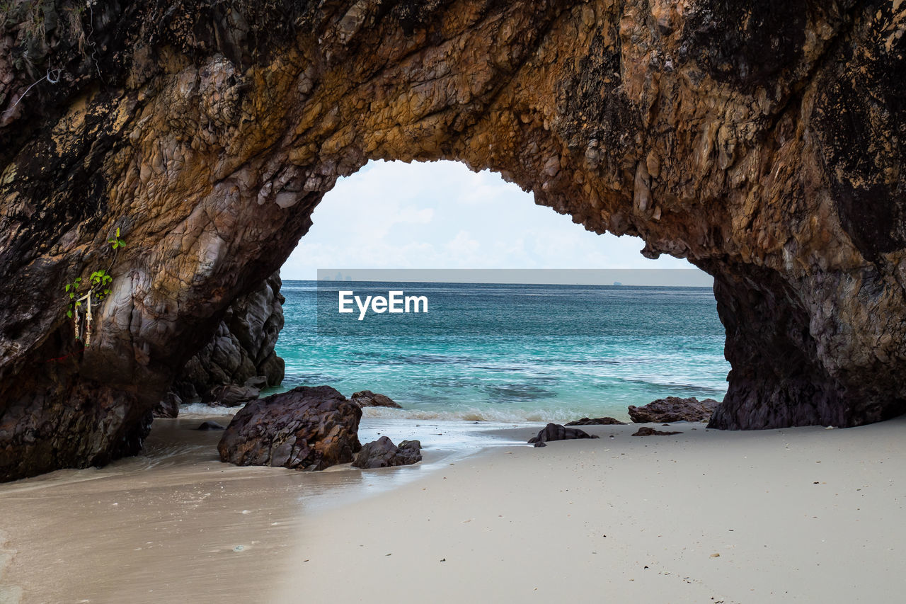 SCENIC VIEW OF ROCKS ON BEACH