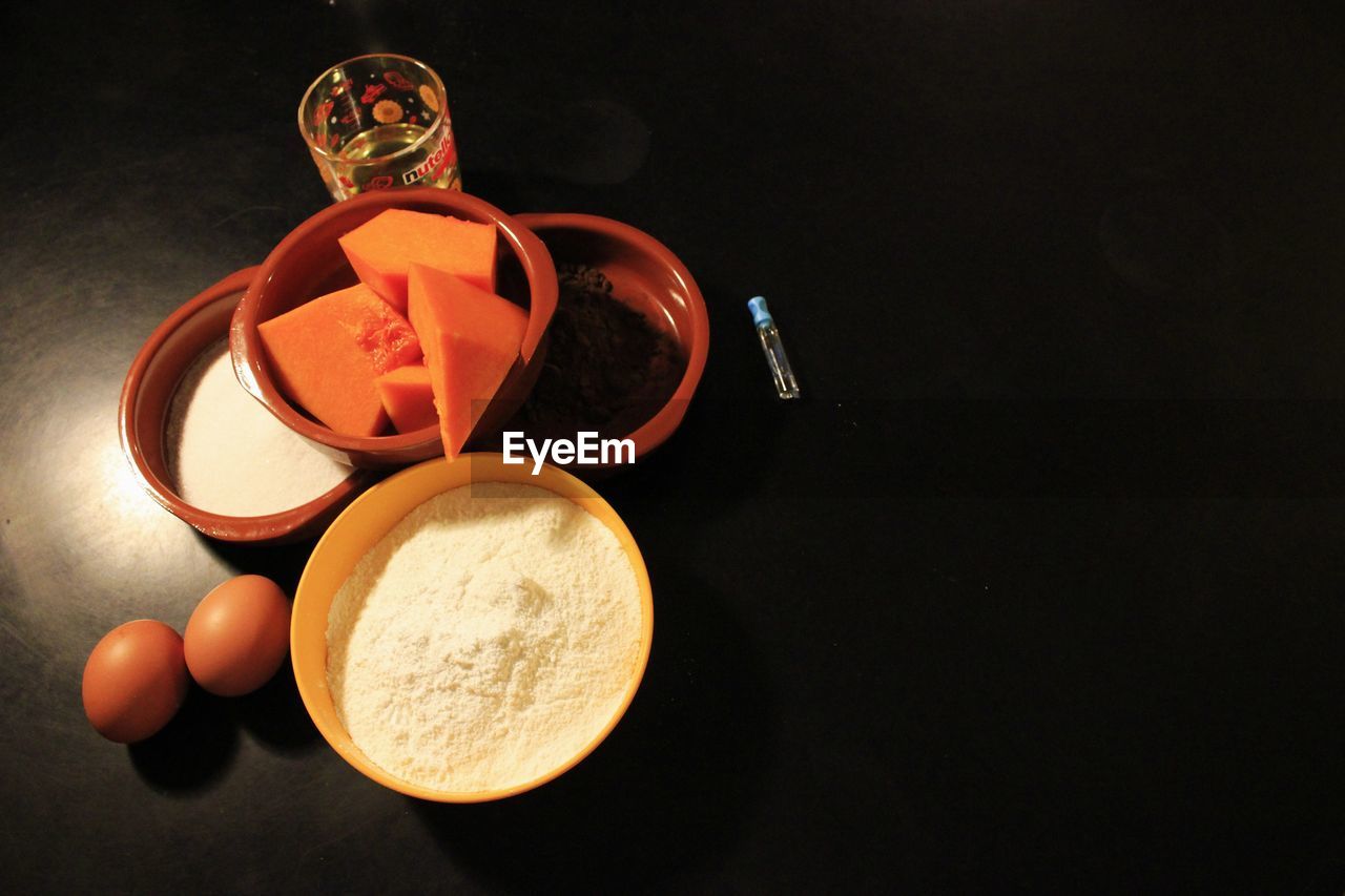 HIGH ANGLE VIEW OF ILLUMINATED COFFEE ON TABLE