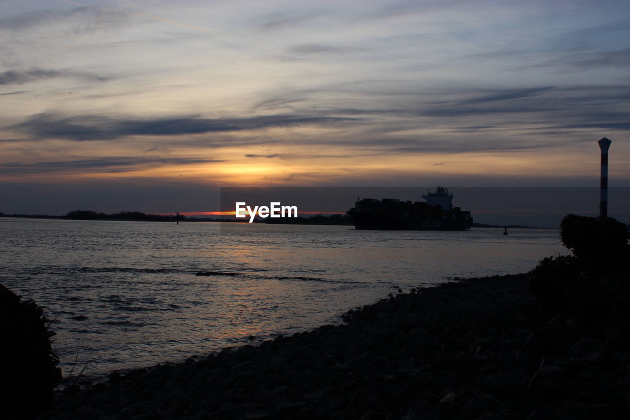 SCENIC VIEW OF SEA AT SUNSET