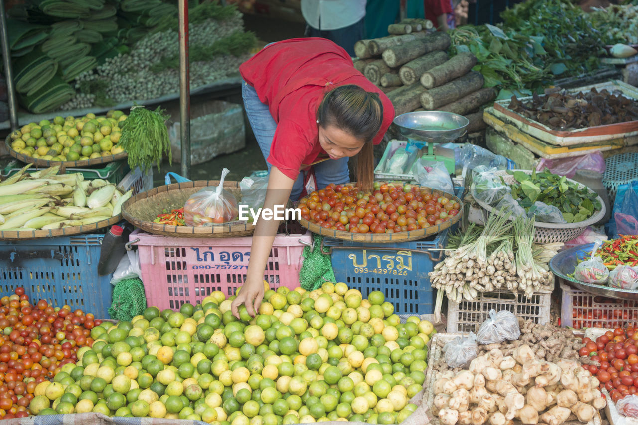 VARIOUS FRUITS FOR SALE IN MARKET