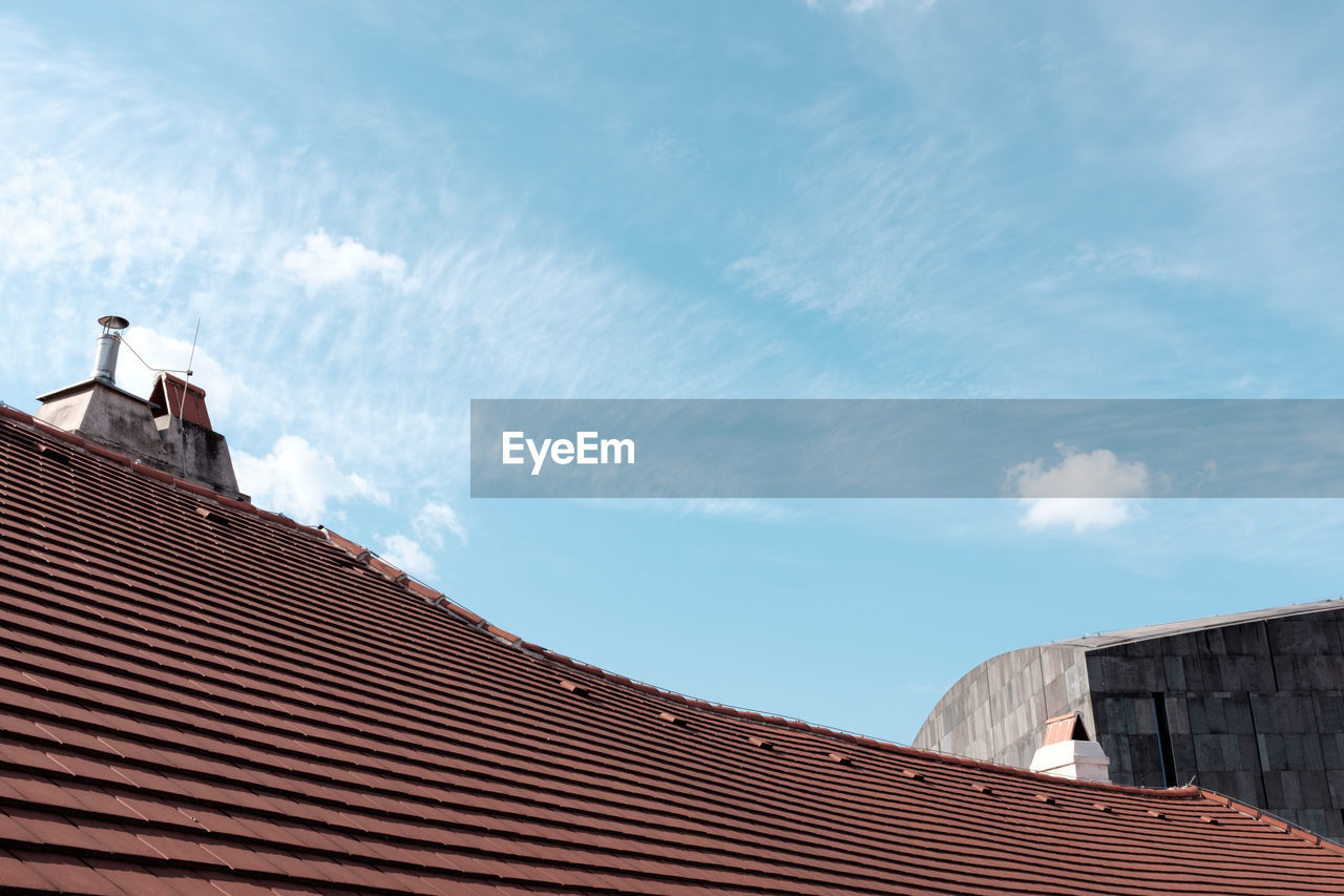 LOW ANGLE VIEW OF ROOF AGAINST CLOUDY SKY