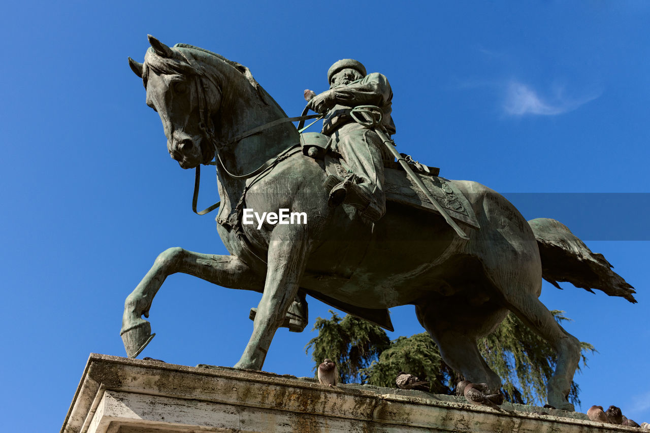 Garibaldi, hero of two worlds. statue in italy
