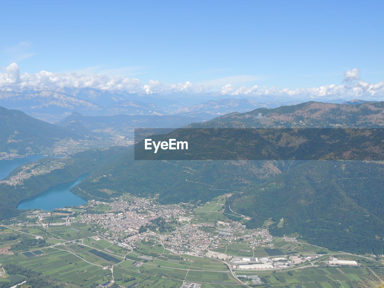 AERIAL VIEW OF LANDSCAPE AND MOUNTAINS AGAINST SKY