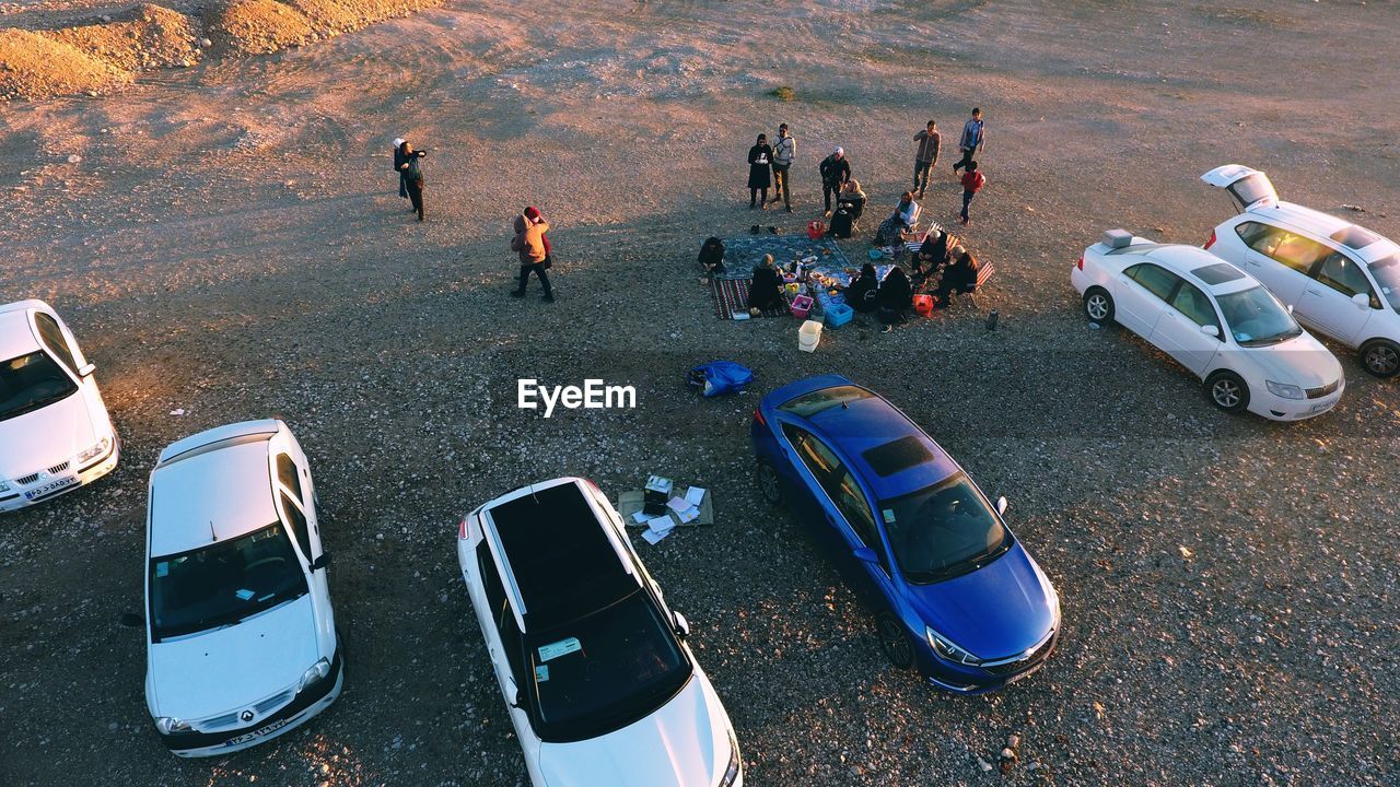 HIGH ANGLE VIEW OF PEOPLE ON CITY