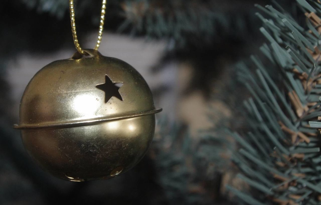 CLOSE-UP OF CHRISTMAS DECORATIONS HANGING ON TABLE