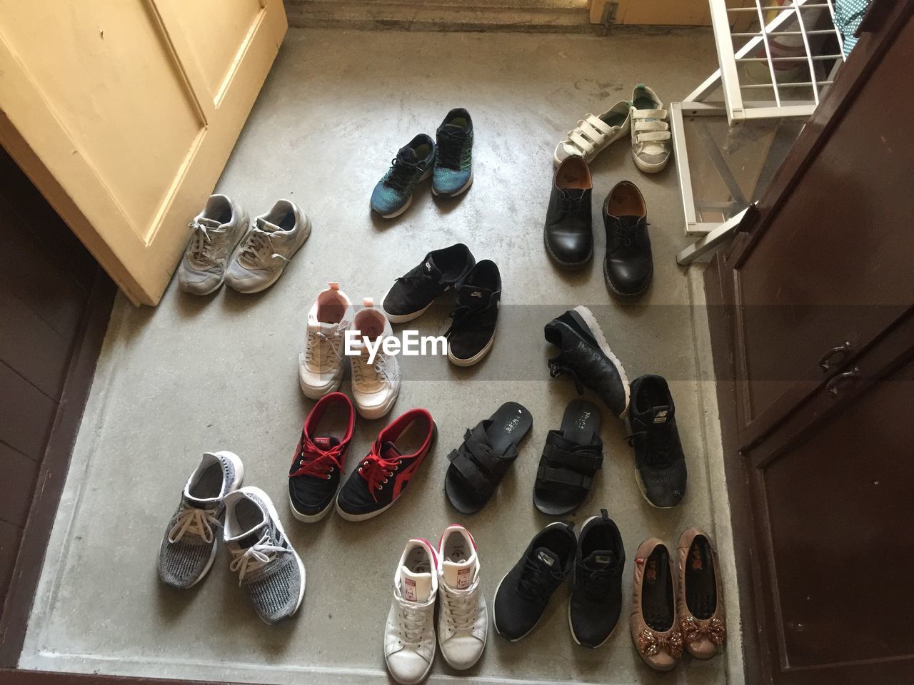 HIGH ANGLE VIEW OF VARIOUS SHOES ON FLOOR