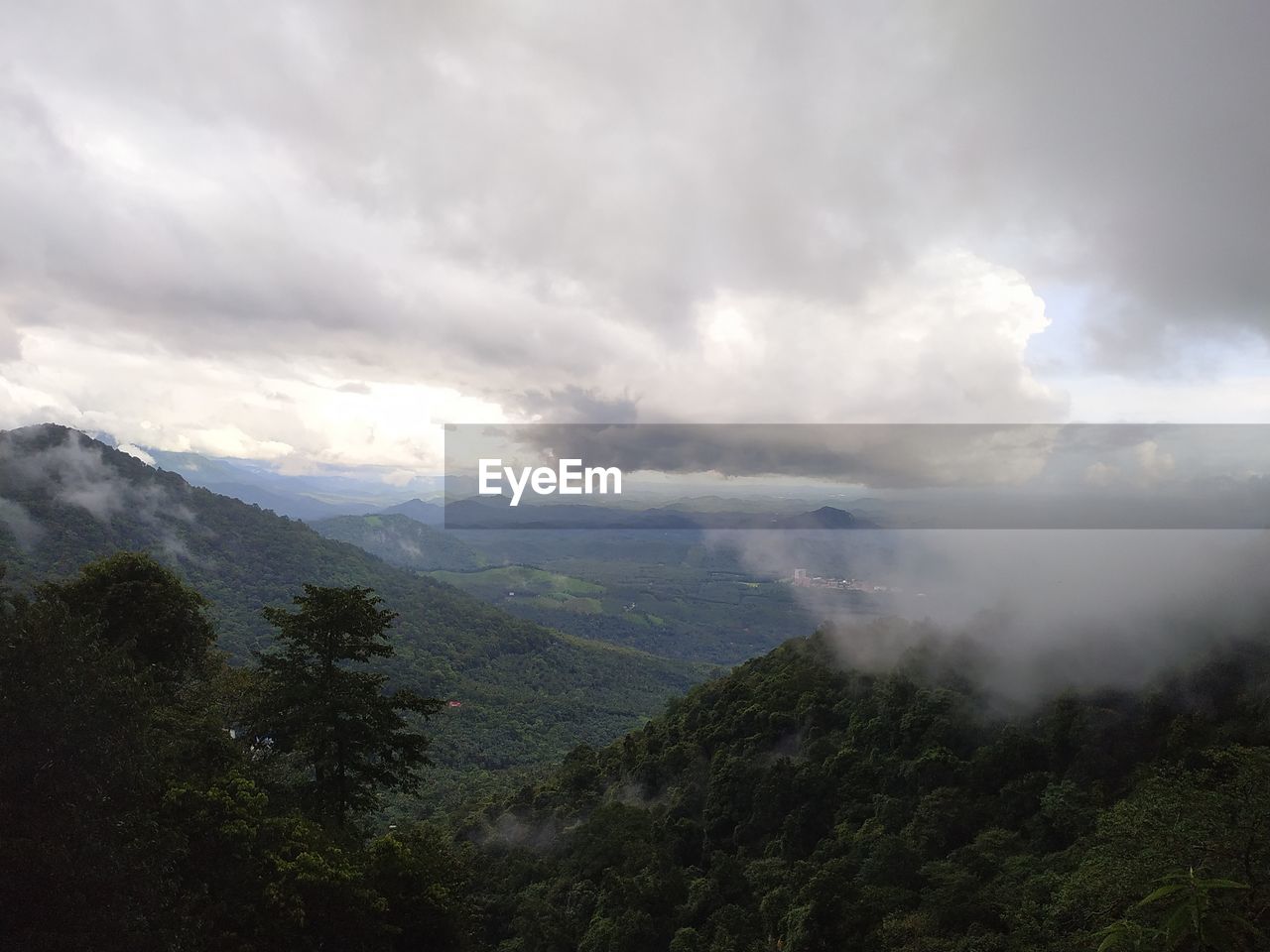 SCENIC VIEW OF MOUNTAIN AGAINST SKY