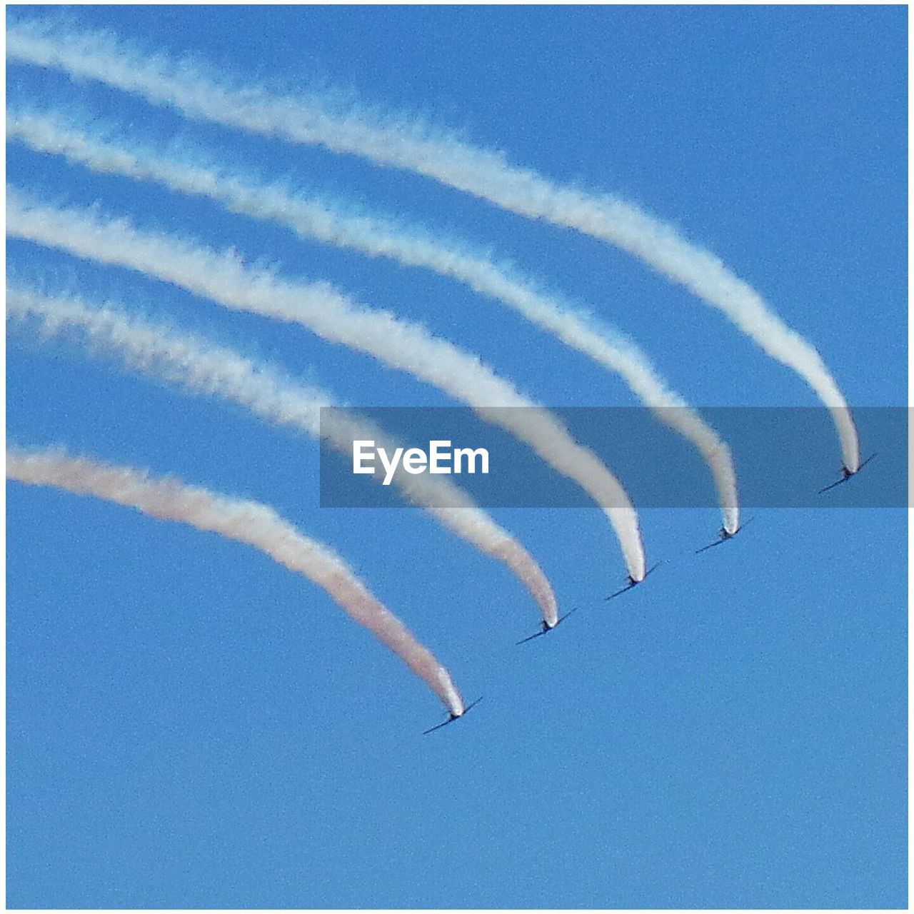 LOW ANGLE VIEW OF VAPOR TRAIL IN SKY