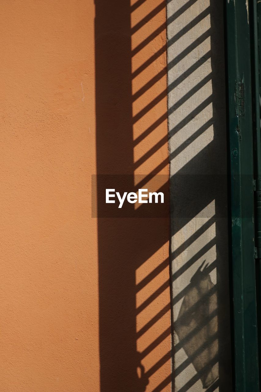 Shadow of window on building wall during sunny day