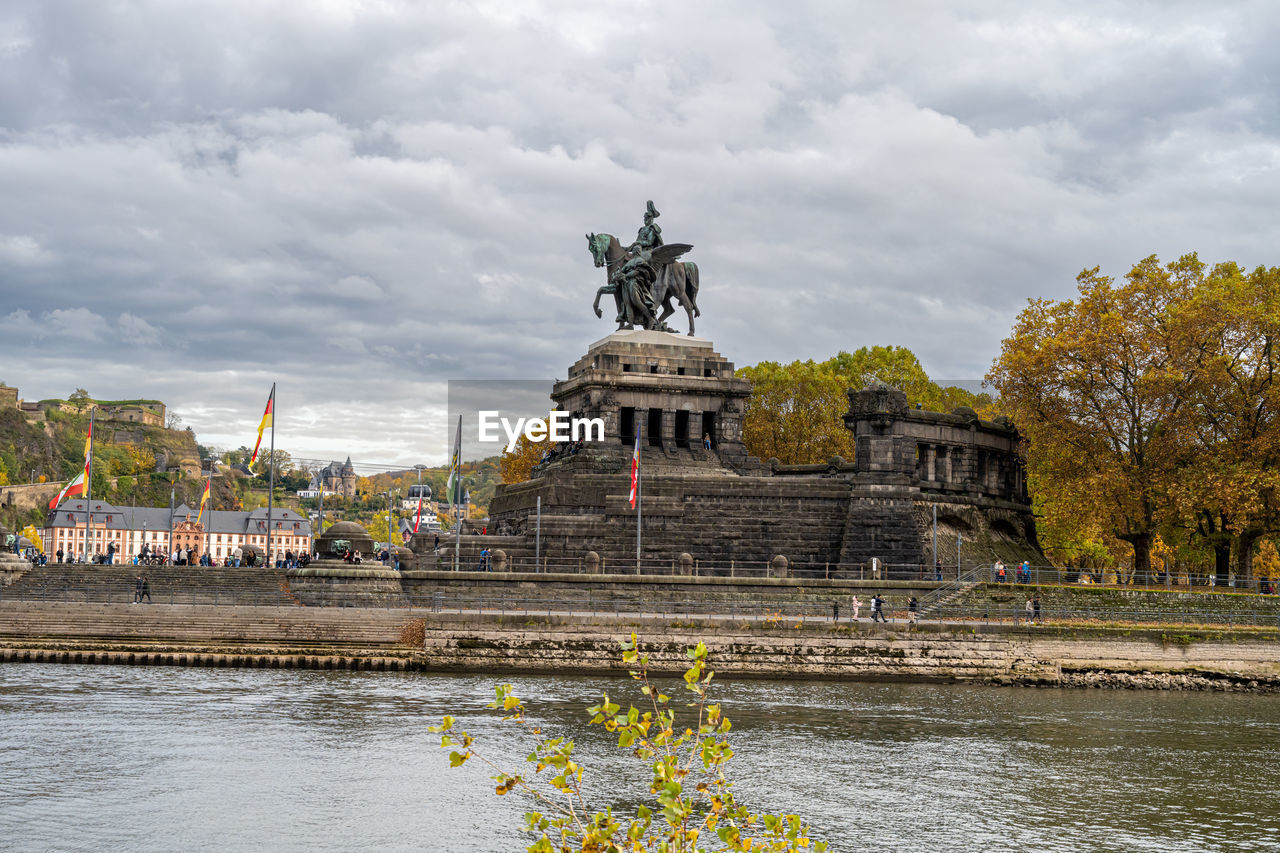 STATUE OF HISTORICAL BUILDING