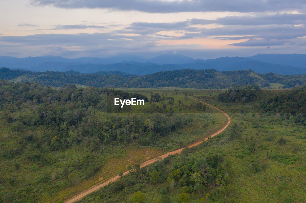 SCENIC VIEW OF LANDSCAPE AGAINST MOUNTAINS