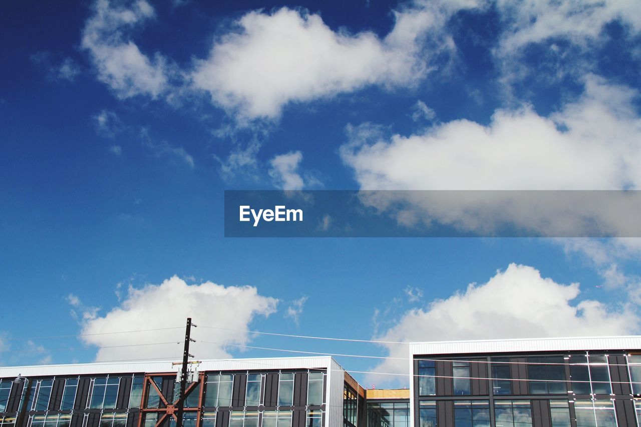 LOW ANGLE VIEW OF BUILDINGS AGAINST SKY