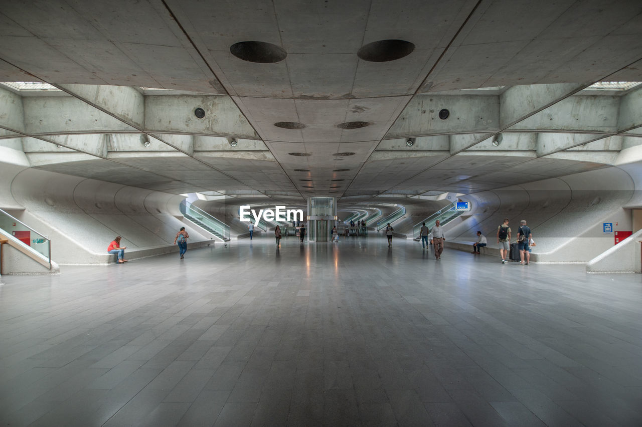 PEOPLE WALKING AT SUBWAY STATION