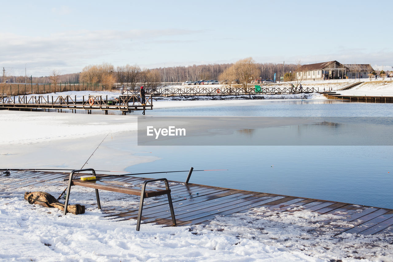 SCENIC VIEW OF LAKE AGAINST SKY DURING WINTER