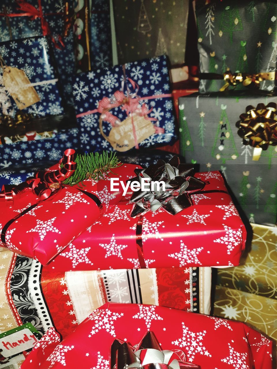 HIGH ANGLE VIEW OF CHRISTMAS DECORATIONS ON TABLE