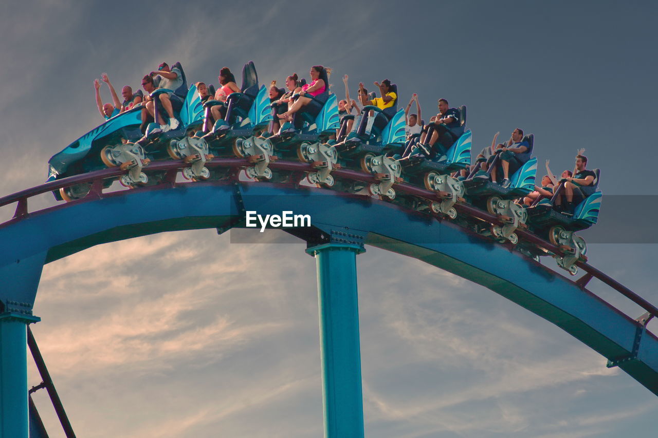 LOW ANGLE VIEW OF FERRIS WHEEL AGAINST SKY