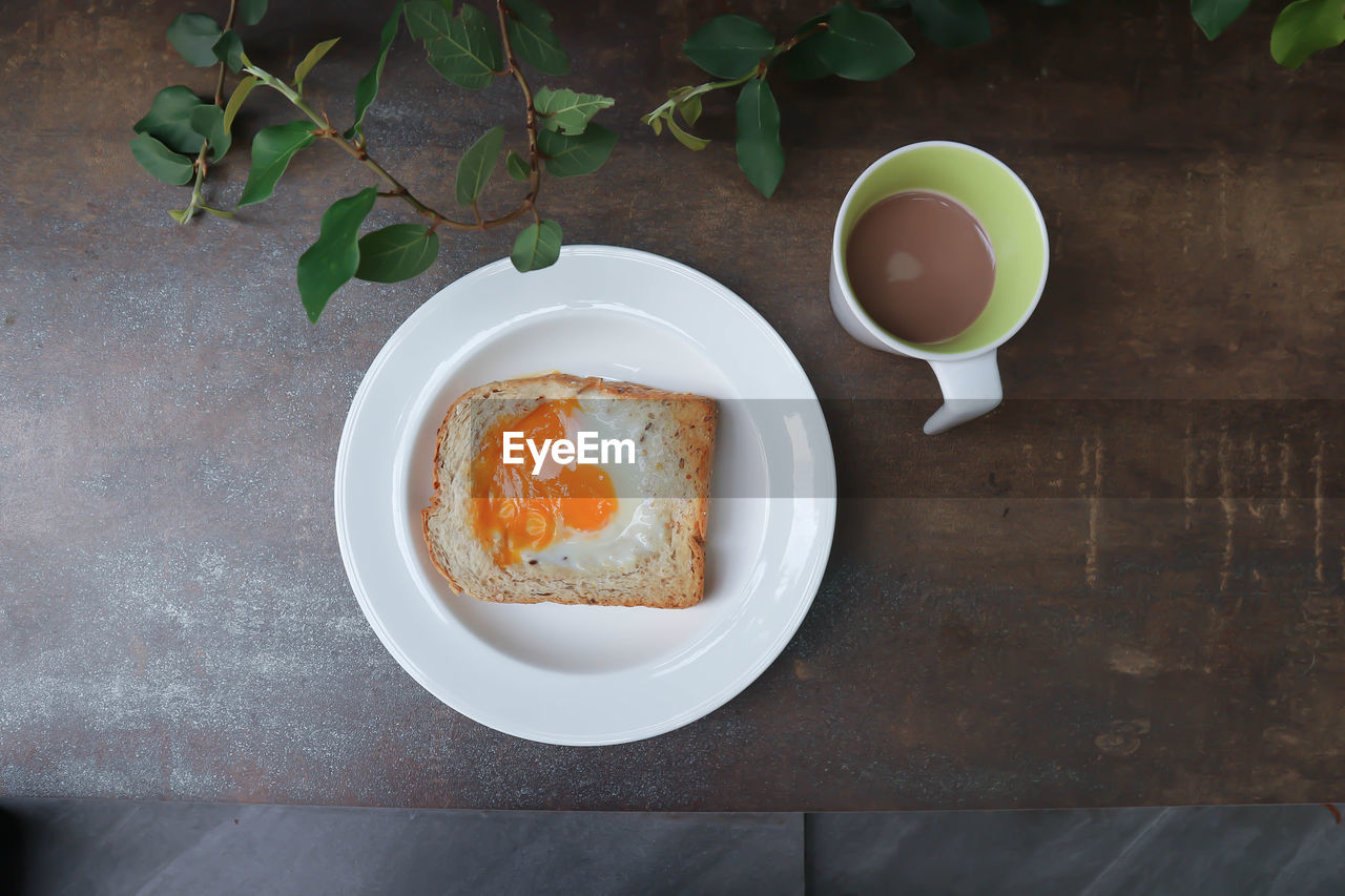 HIGH ANGLE VIEW OF BREAKFAST SERVED IN PLATE