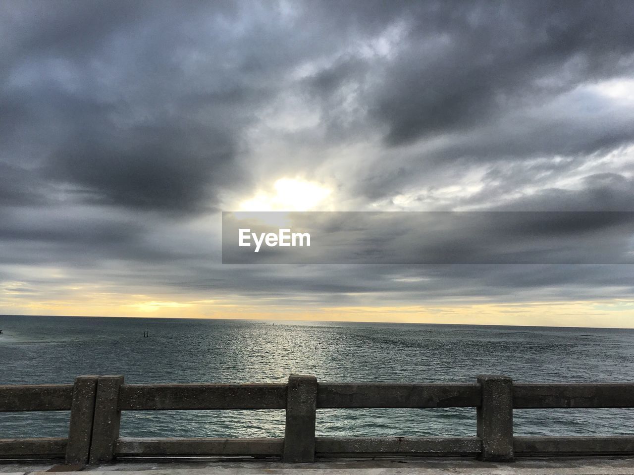 VIEW OF SEA AGAINST CLOUDY SKY