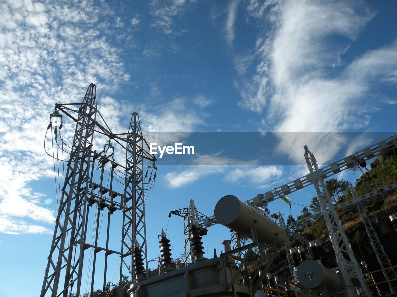 LOW ANGLE VIEW OF ANTENNA AGAINST SKY