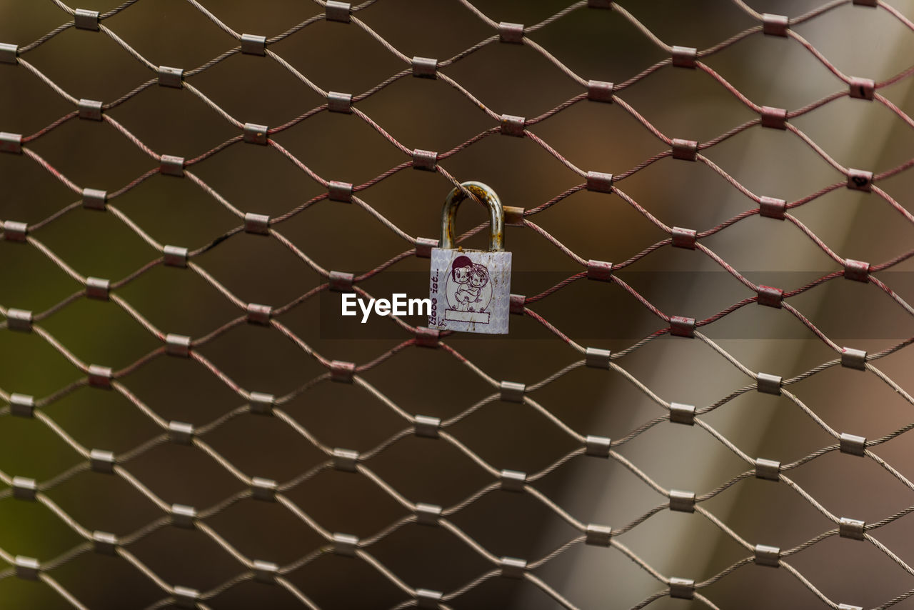 FULL FRAME SHOT OF FENCE WITH CHAIN
