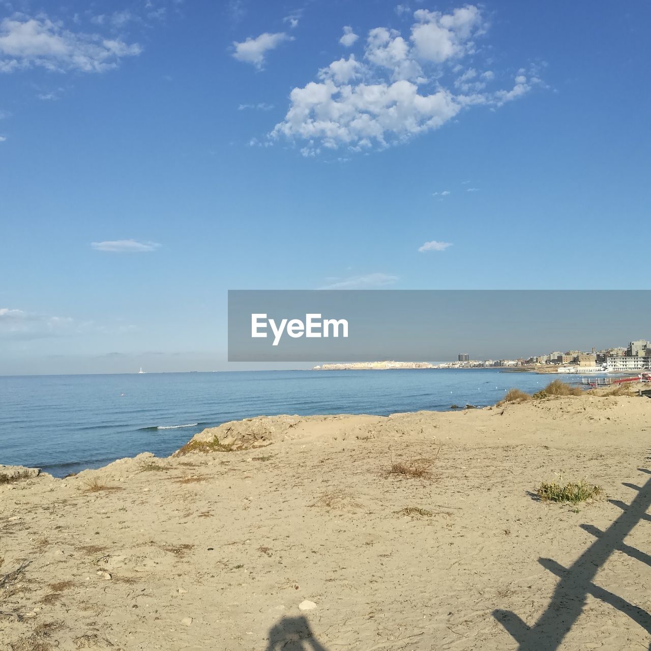 PANORAMIC VIEW OF BEACH AGAINST SKY