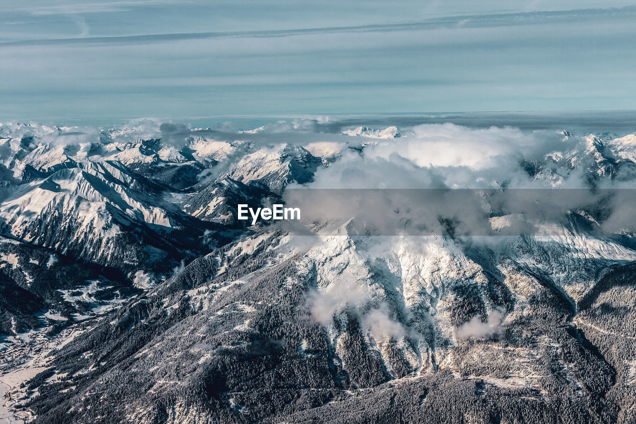 Mountain panorama from the viewing platform on the zugspitze. german and austrian ski areas.