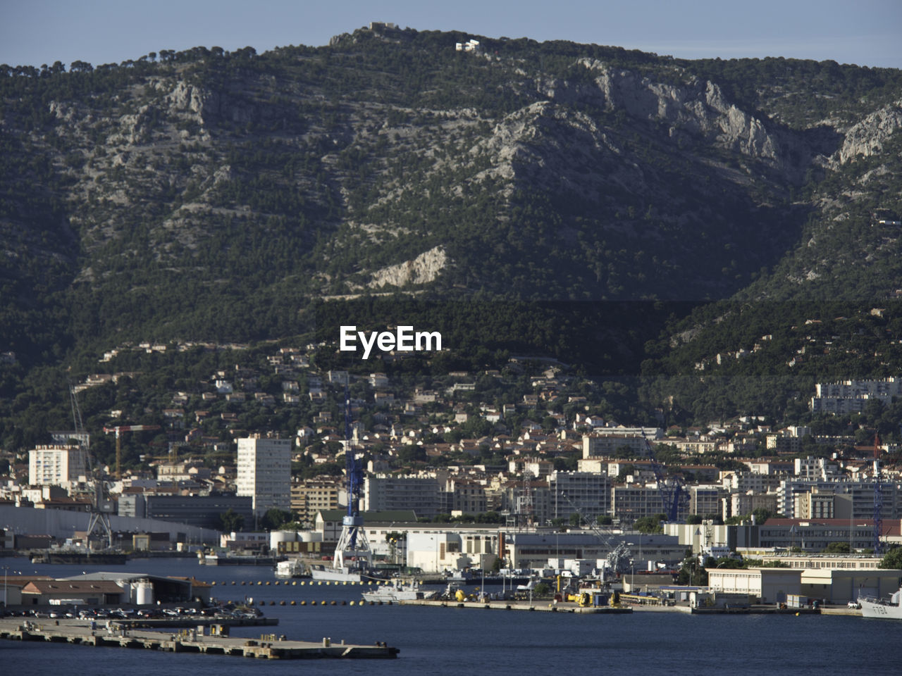 HIGH ANGLE VIEW OF CITY BUILDINGS AT WATERFRONT