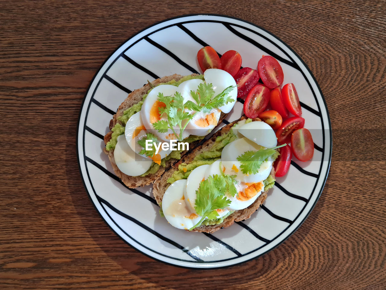 HIGH ANGLE VIEW OF BREAKFAST ON TABLE